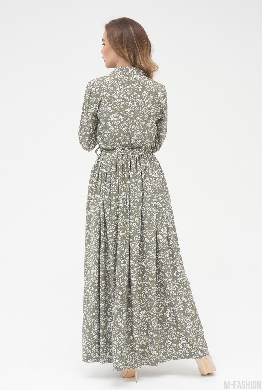 Цветочное приталенное платье цвета хаки с разрезом- Фото 3