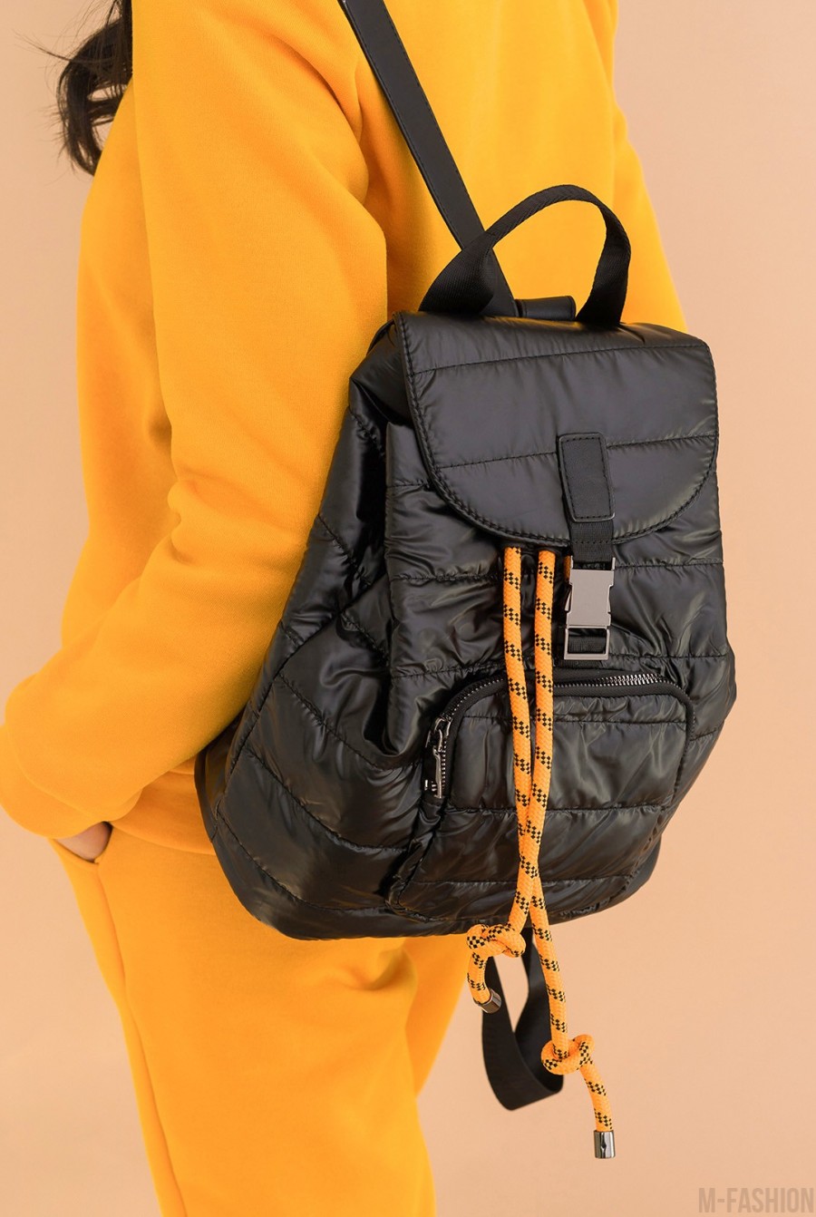 Черный болоньевый стеганый рюкзак - Фото 1