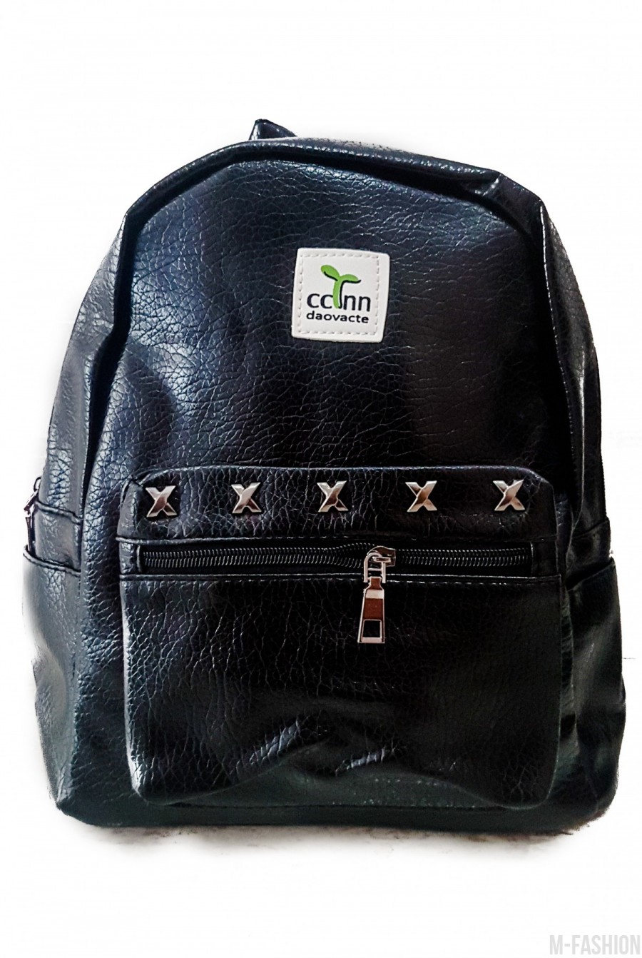 Черный рюкзак из эко-кожи с металлическими крестиками - Фото 1