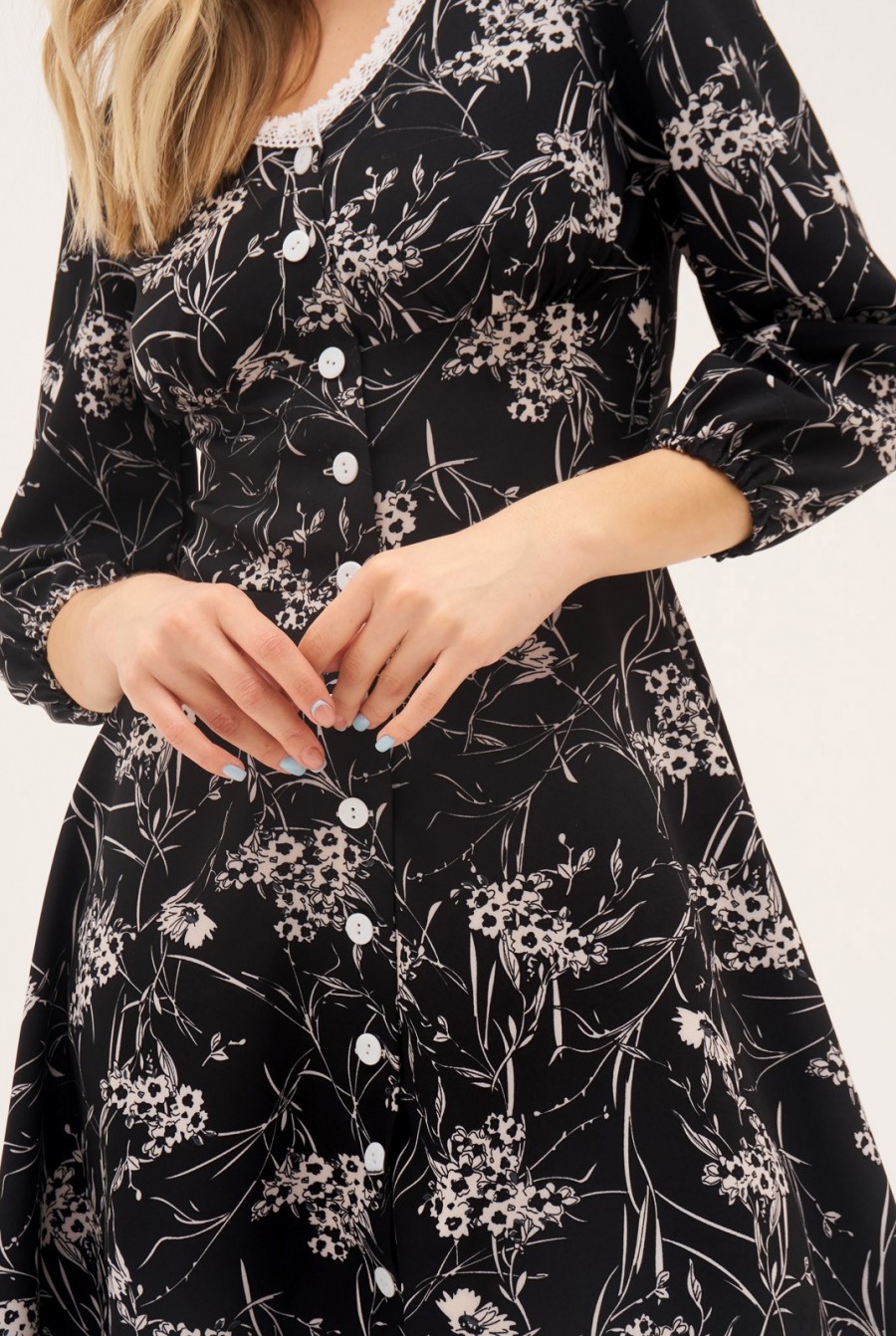 Черное короткое платье на пуговицах с кружевом- Фото 4