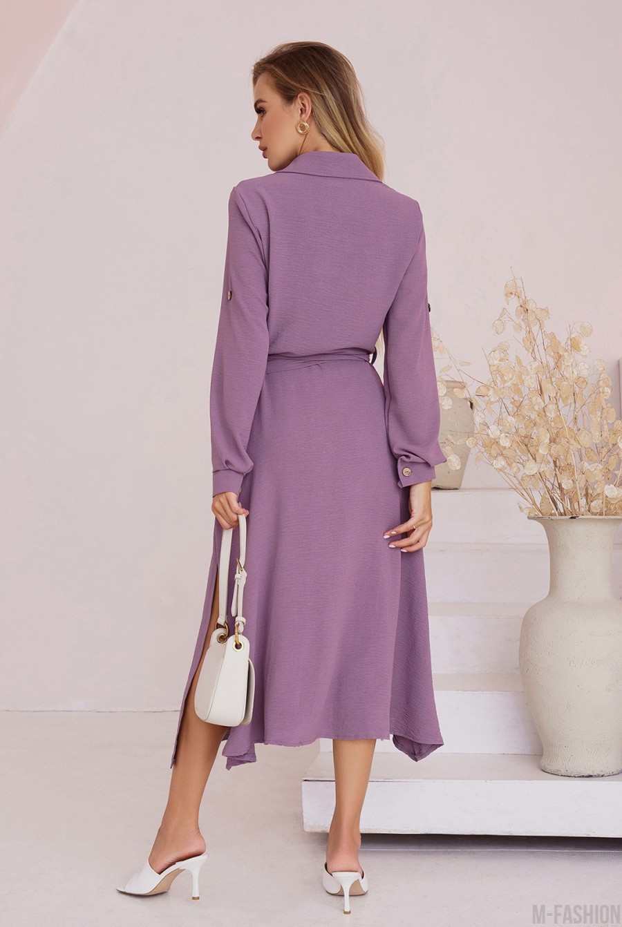 Темно-фиолетовое платье-рубашка с боковыми разрезами- Фото 3