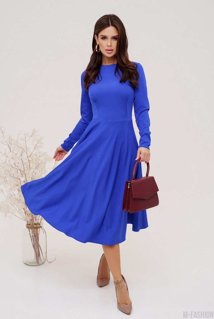 Синее приталенное платье классического кроя - Фото 1