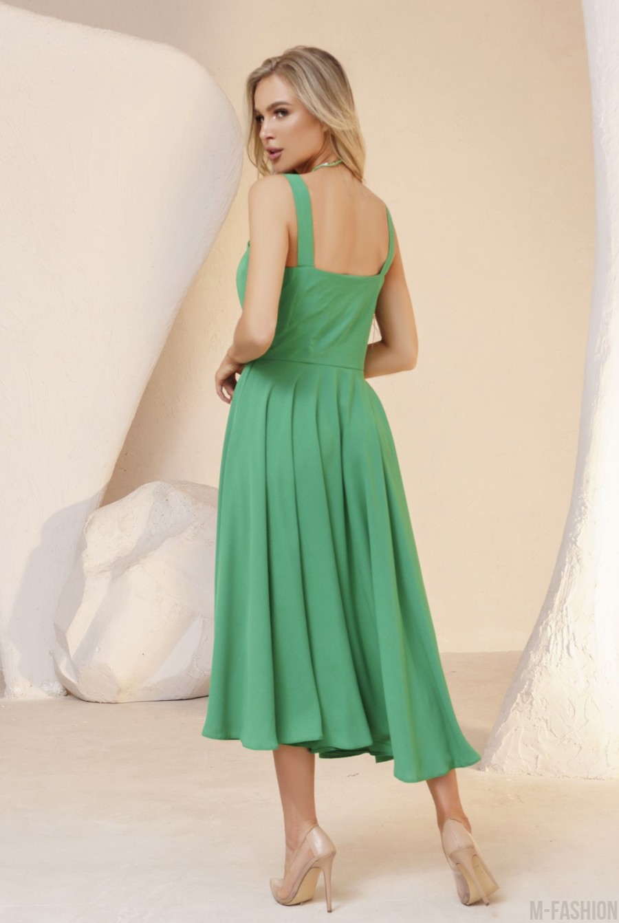 Зеленое нарядное платье на бретельках- Фото 3