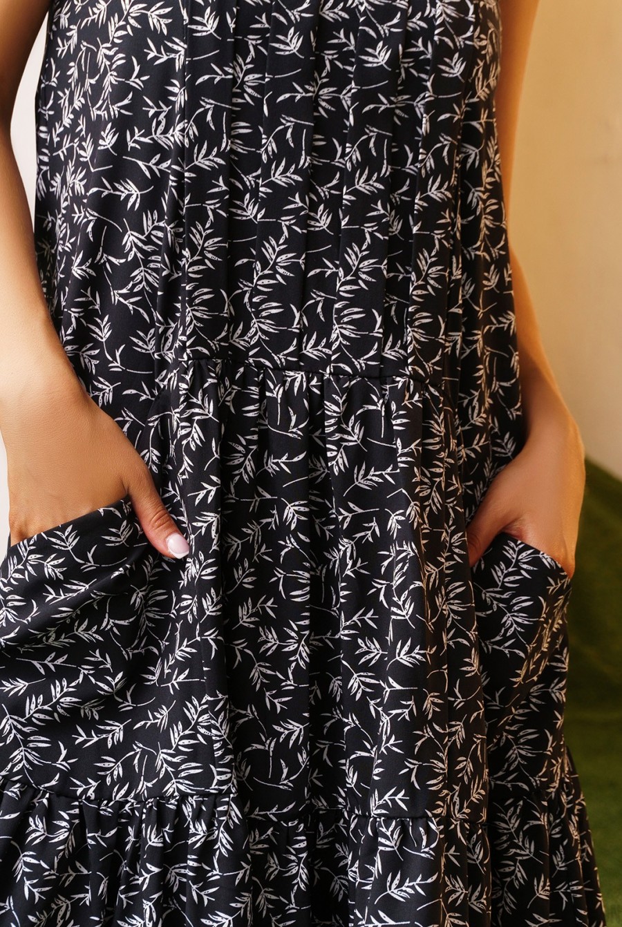 Черный длинный сарафан с открытой спинкой- Фото 4