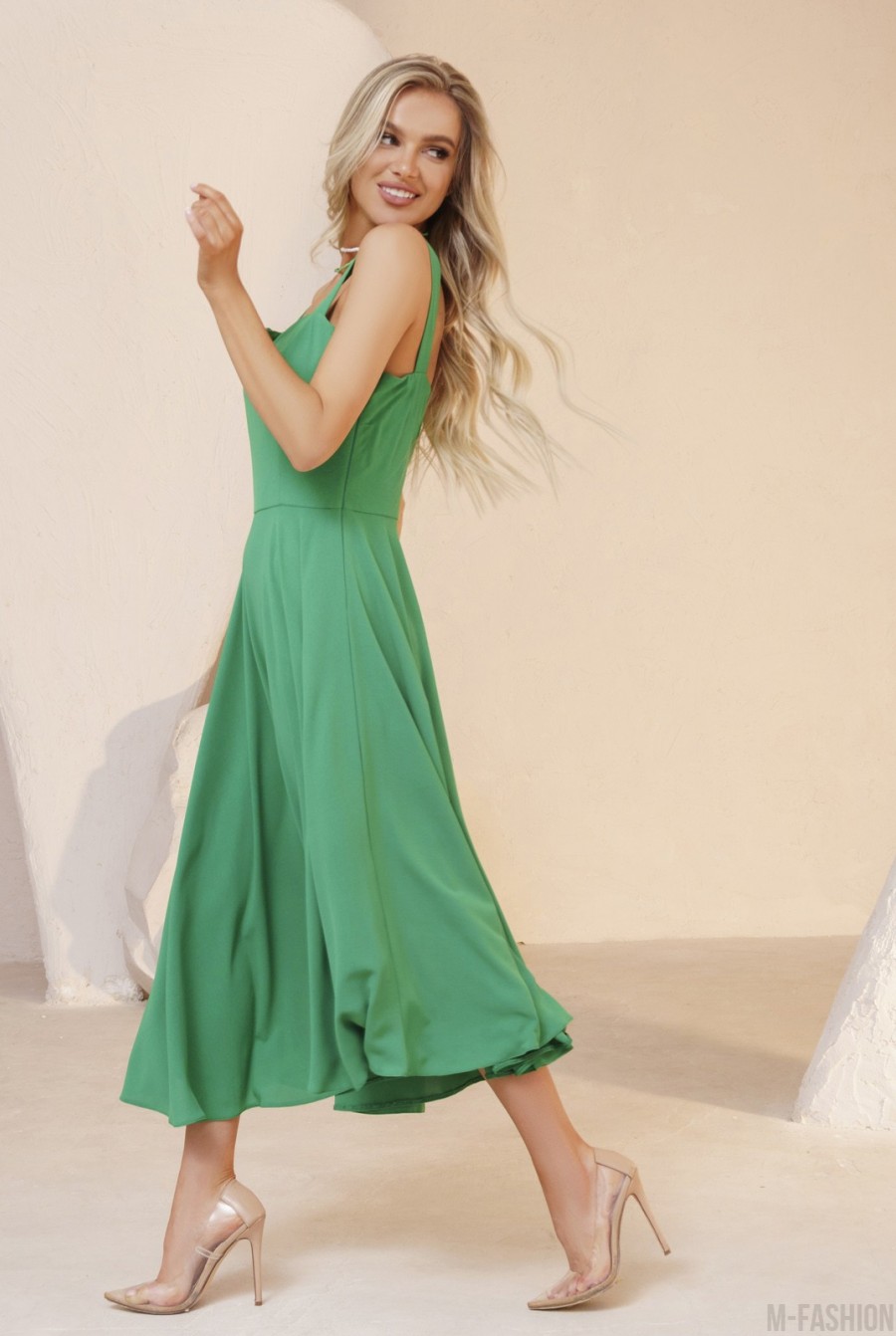 Зеленое нарядное платье на бретельках- Фото 2