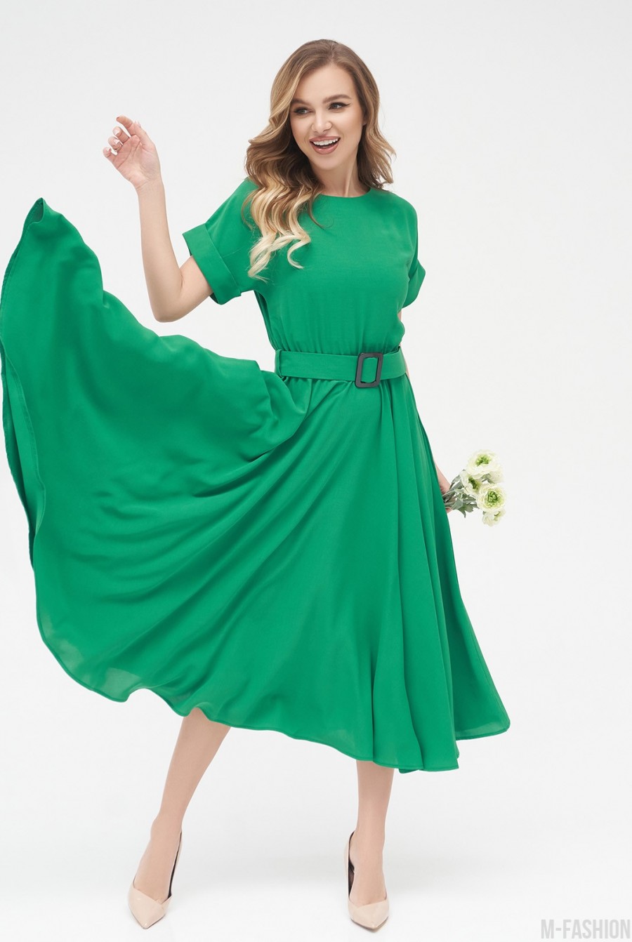 Зеленое классическое платье с расклешенным низом - Фото 1