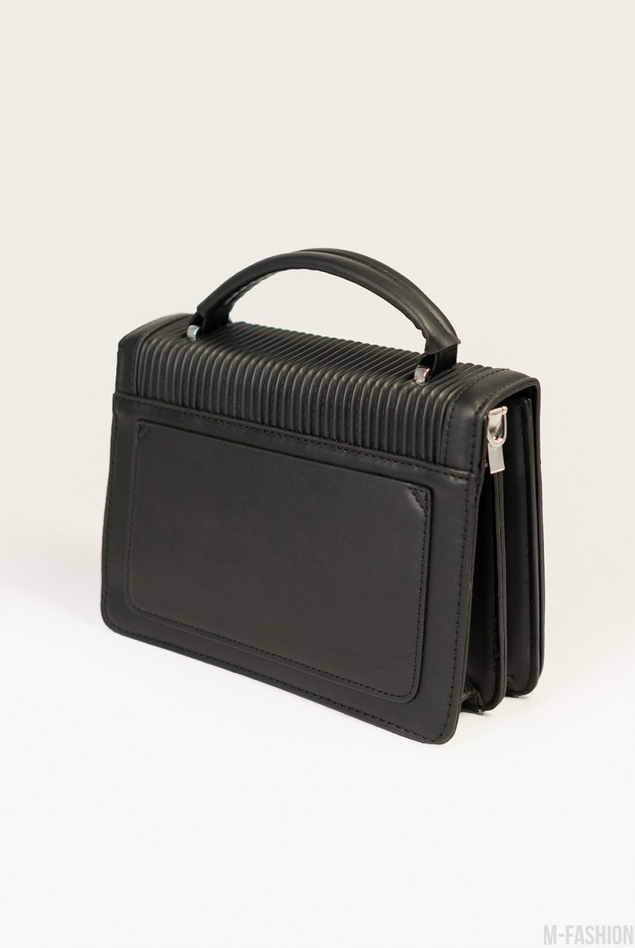 Черная классическая сумка с фактурной вставкой- Фото 3