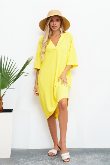 Желтое свободное платье с V-образной горловиной