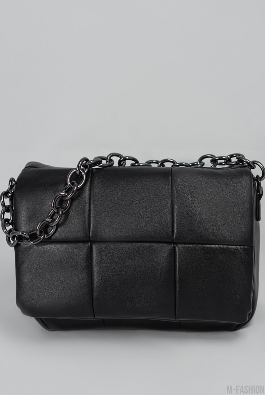 Черная кожаная сумка с цепью - Фото 1