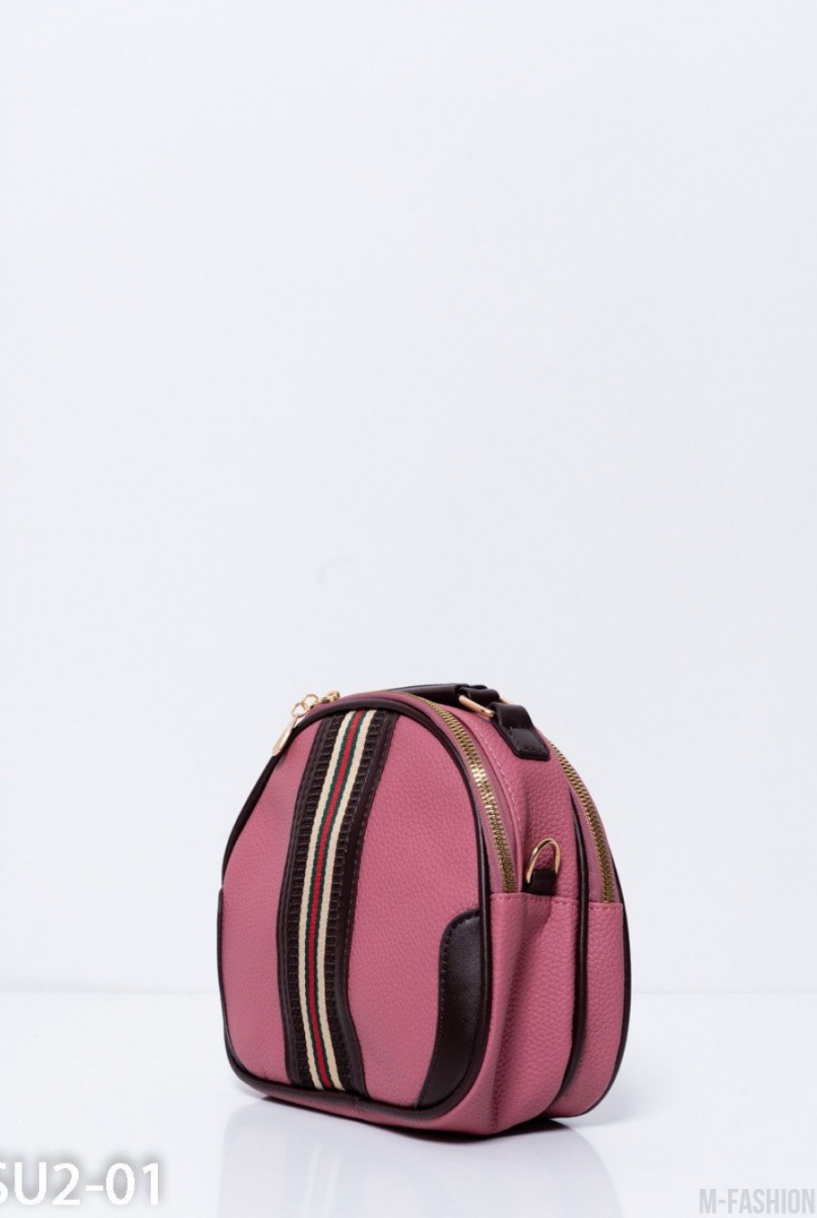 Розовая вместительная сумка из эко-кожи с брелком- Фото 2