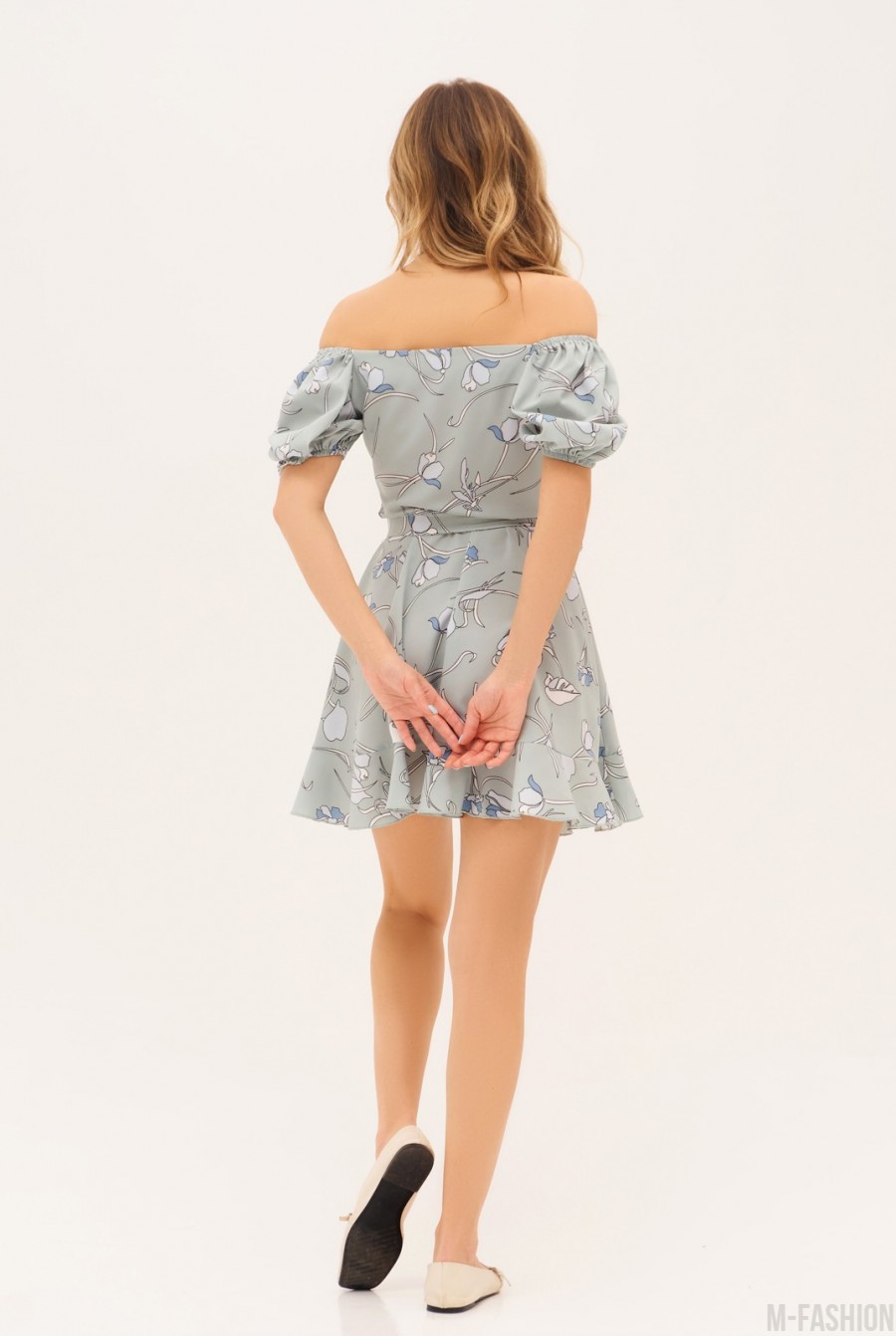 Оливковое короткое платье с рукавами-фонариками- Фото 3