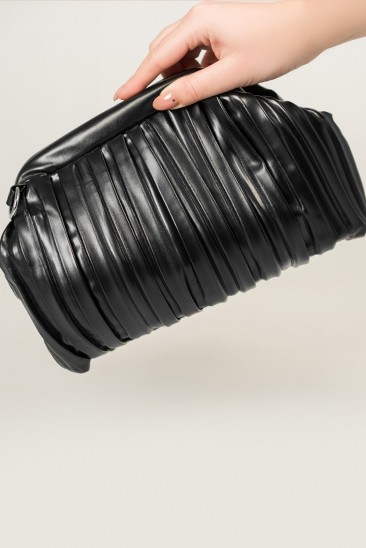 Черная кожаная сумка с фермуаром