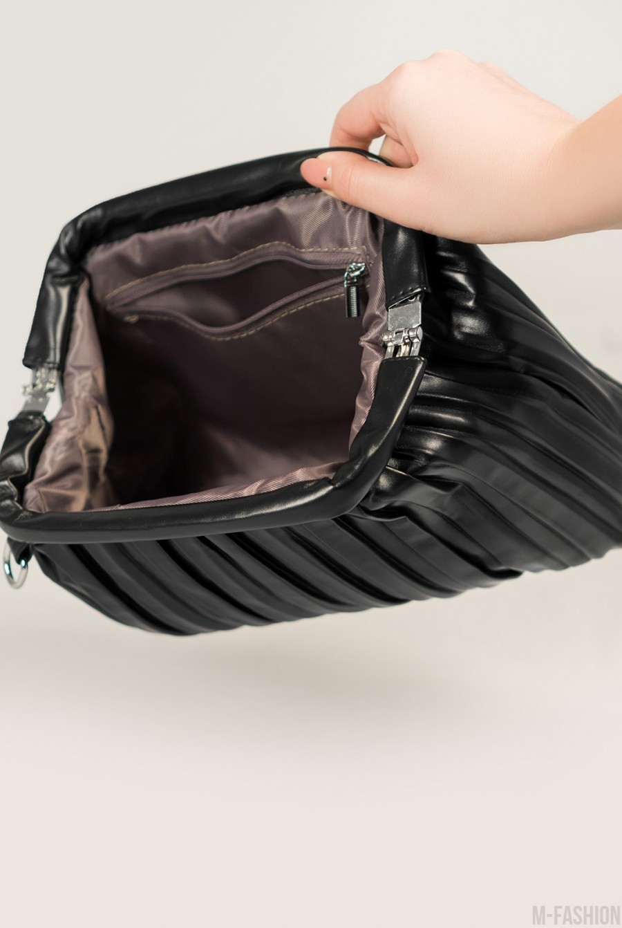 Черная кожаная сумка с фермуаром- Фото 2