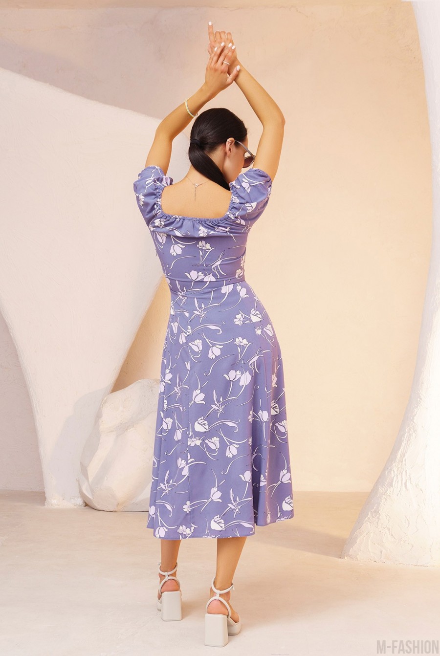 Голубое цветочное платье с открытыми плечами- Фото 3