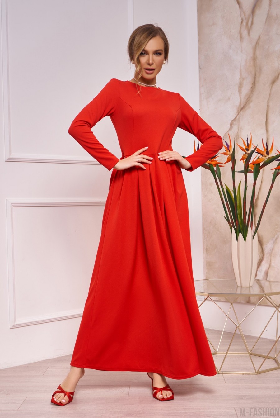 Красное классическое платье с длиной в пол - Фото 1