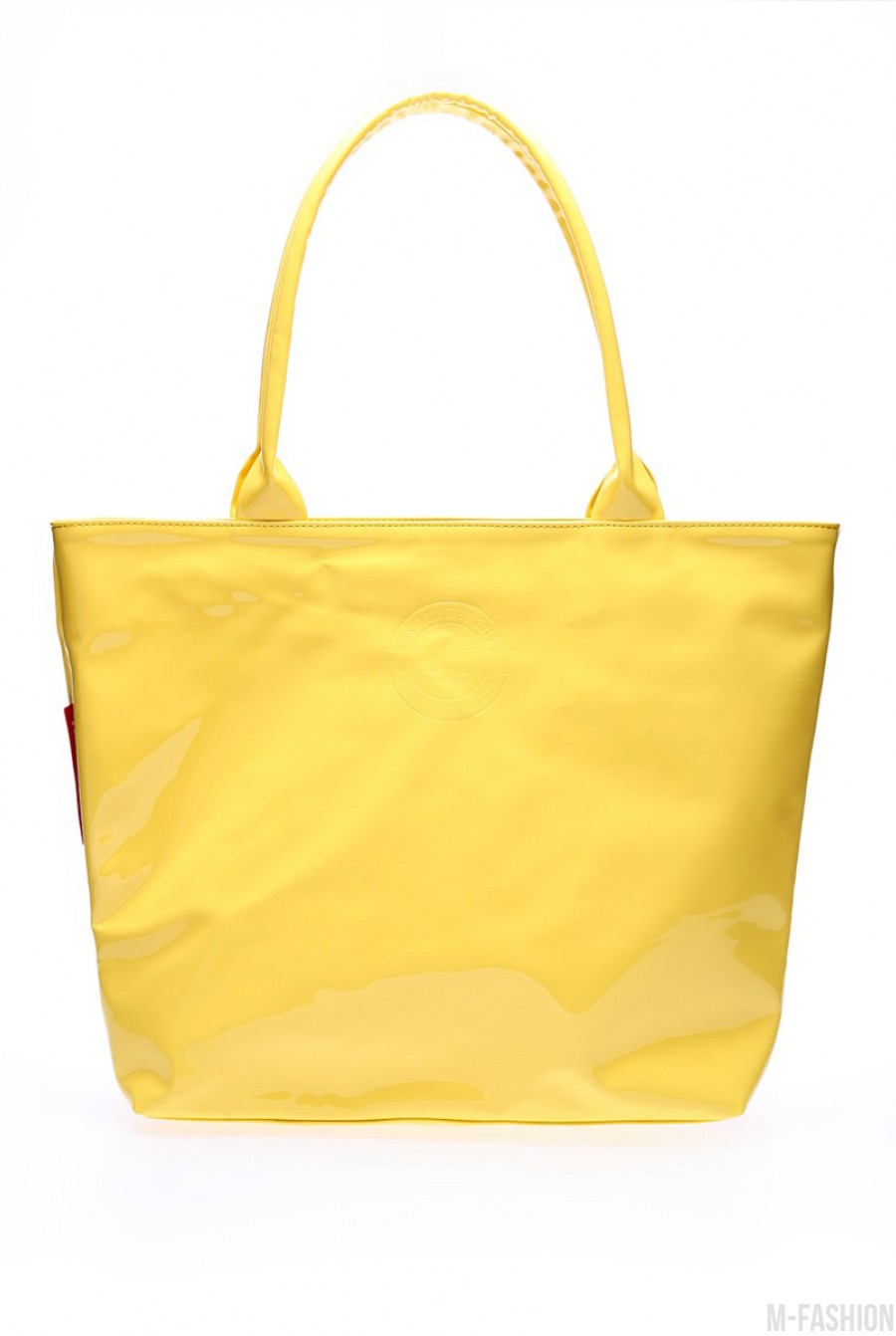 Желтая лаковая сумочка для яркого образа - Фото 1