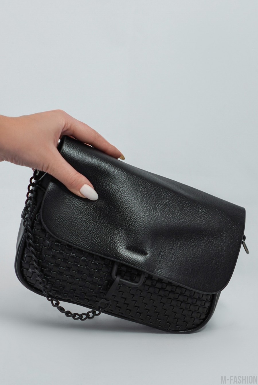 Черная кожаная сумка с плетеной вставкой - Фото 1