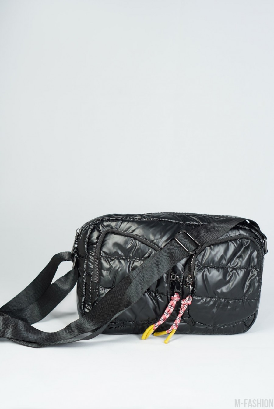 Черная болоньевая стеганая сумка кросс боди - Фото 1