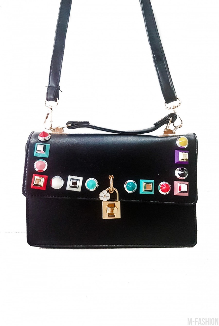 Черная женская сумочка из эко-кожи с яркой фурнитурой и замочком- Фото 7