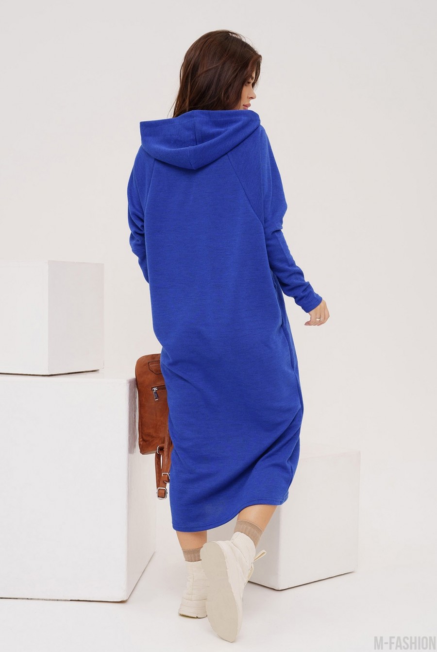 Синее ангоровое платье с капюшоном- Фото 3