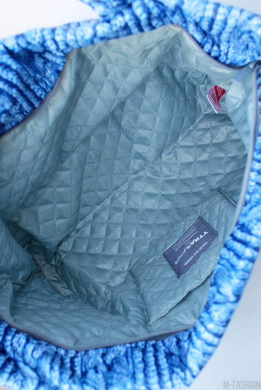 Дутая сумка с синей вязкой- Фото 3