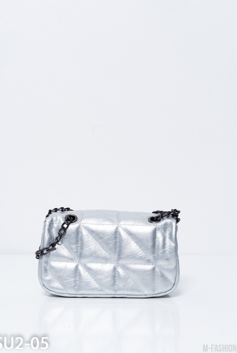 Серебристая маленькая сумочка из эко-кожи на цепочке- Фото 3