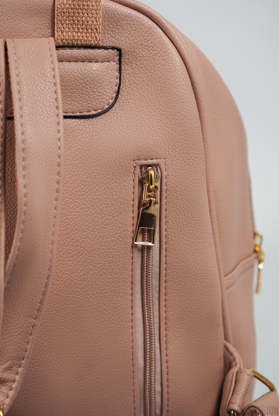 Розовый вместительный рюкзак из эко-кожи- Фото 4