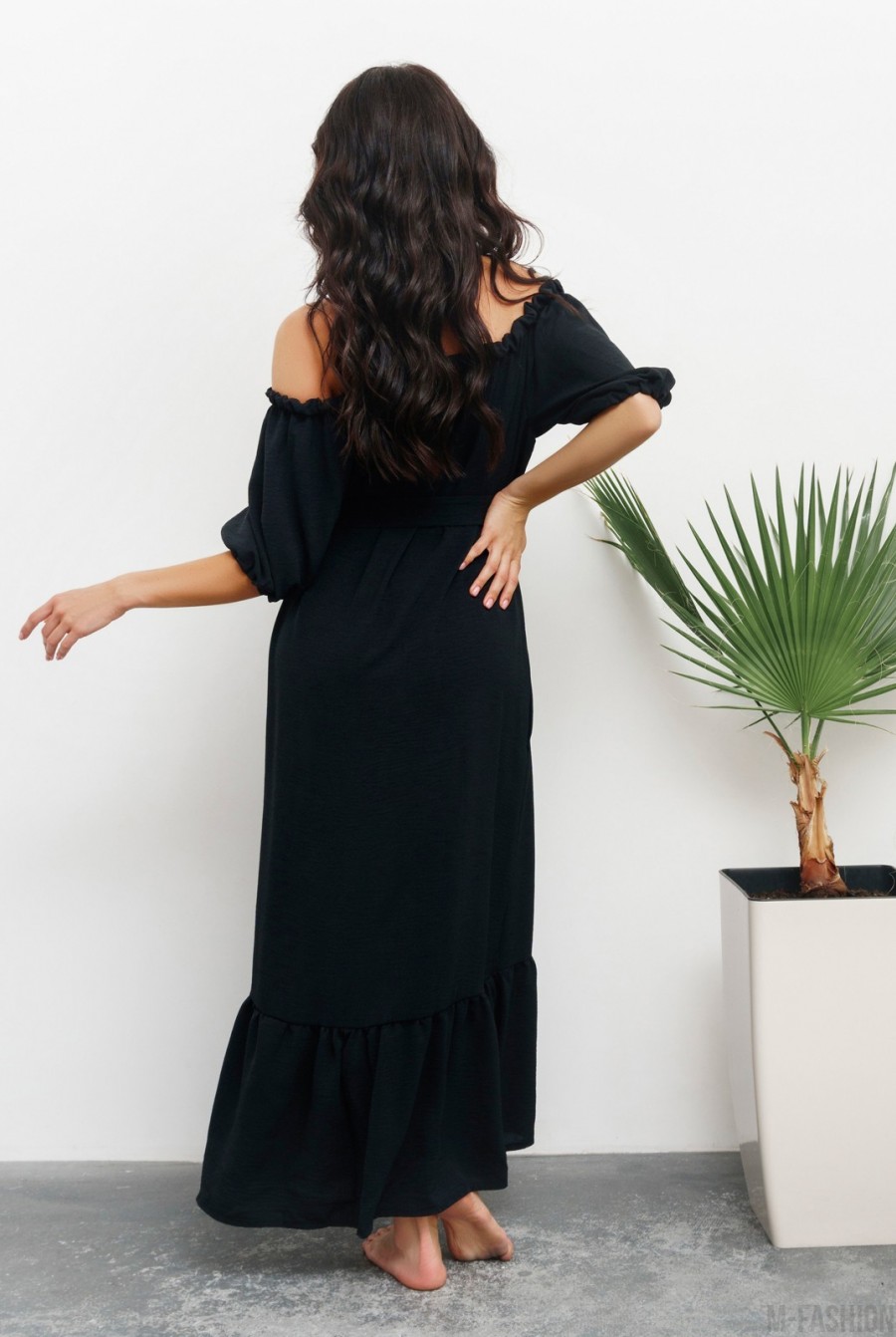 Черное креповое платье на пуговицах с воланом- Фото 3