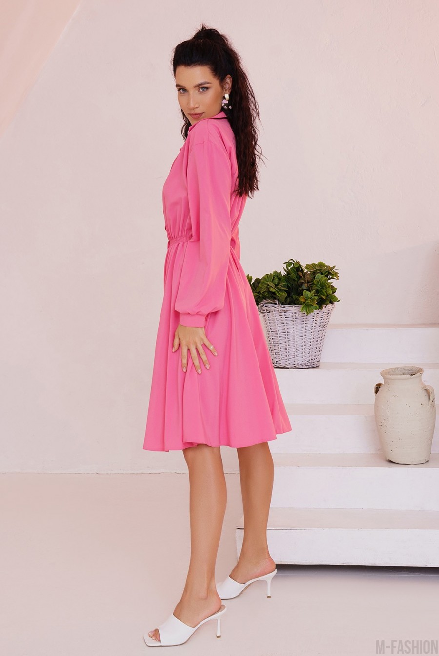 Розовое приталенное платье-рубашка- Фото 2