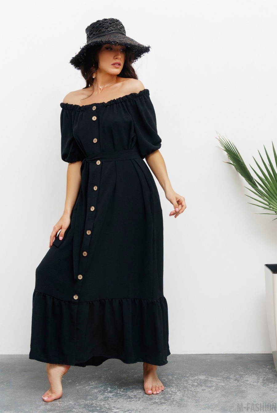 Черное креповое платье на пуговицах с воланом - Фото 1