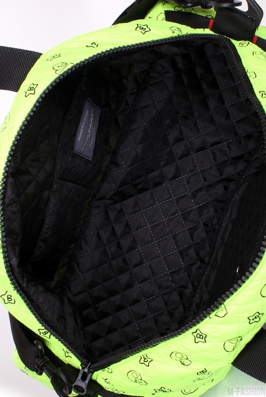 Стеганая дорожная сумка с ярко-зеленой расцветкой и позитивным принтом- Фото 4