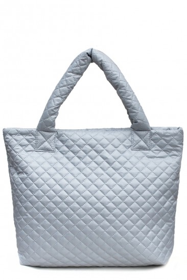 Стеганая белая сумка с удобным и стильным дизайном