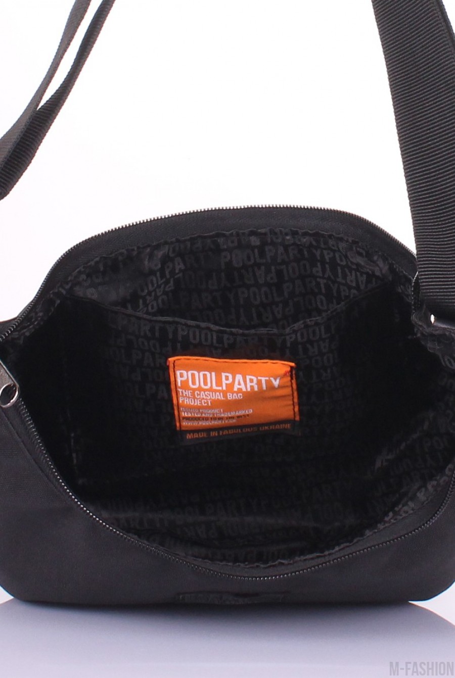 Черная сумочка с удобным ремнем на плечо- Фото 4