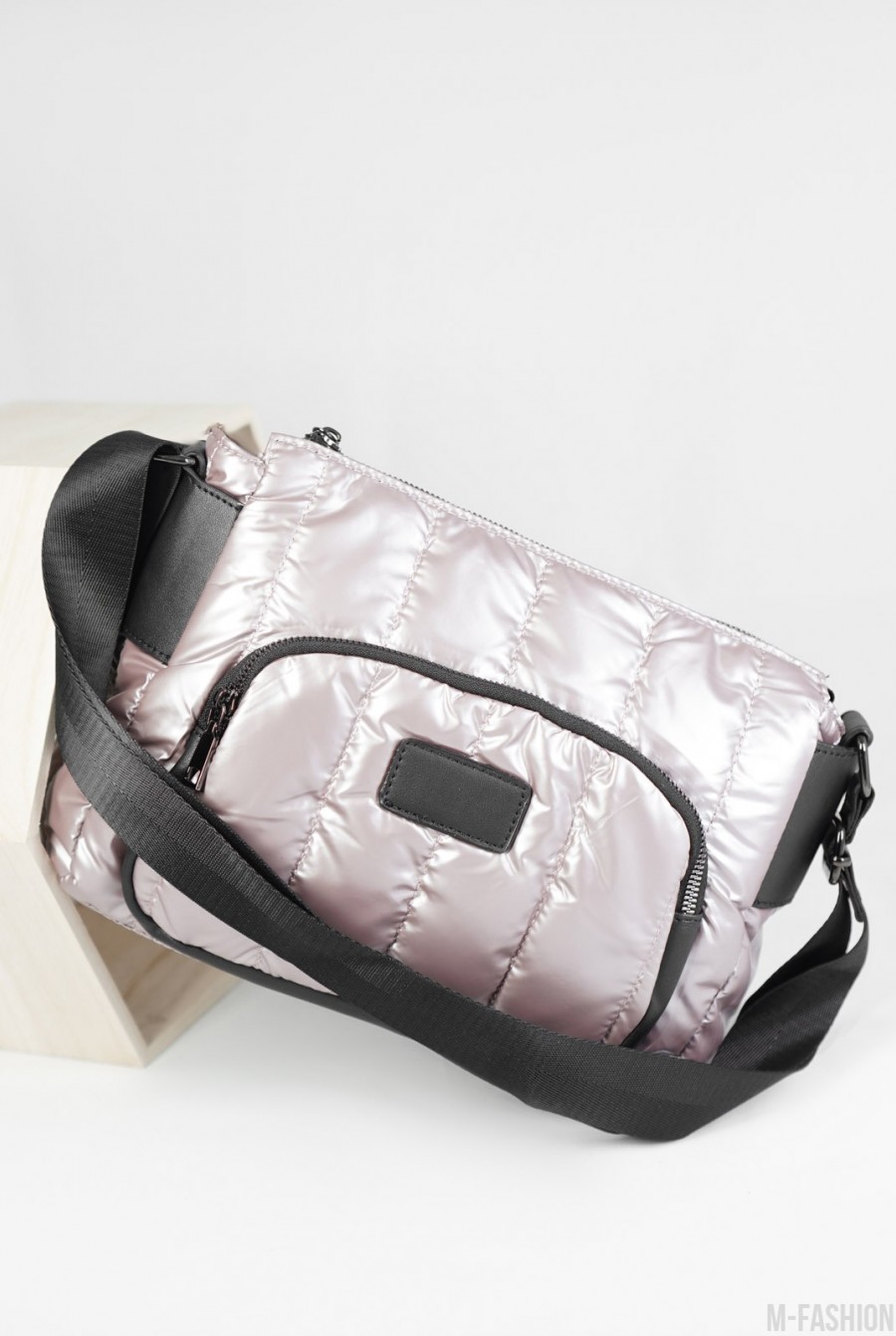 Розовая болоньевая сумка кросс боди - Фото 1