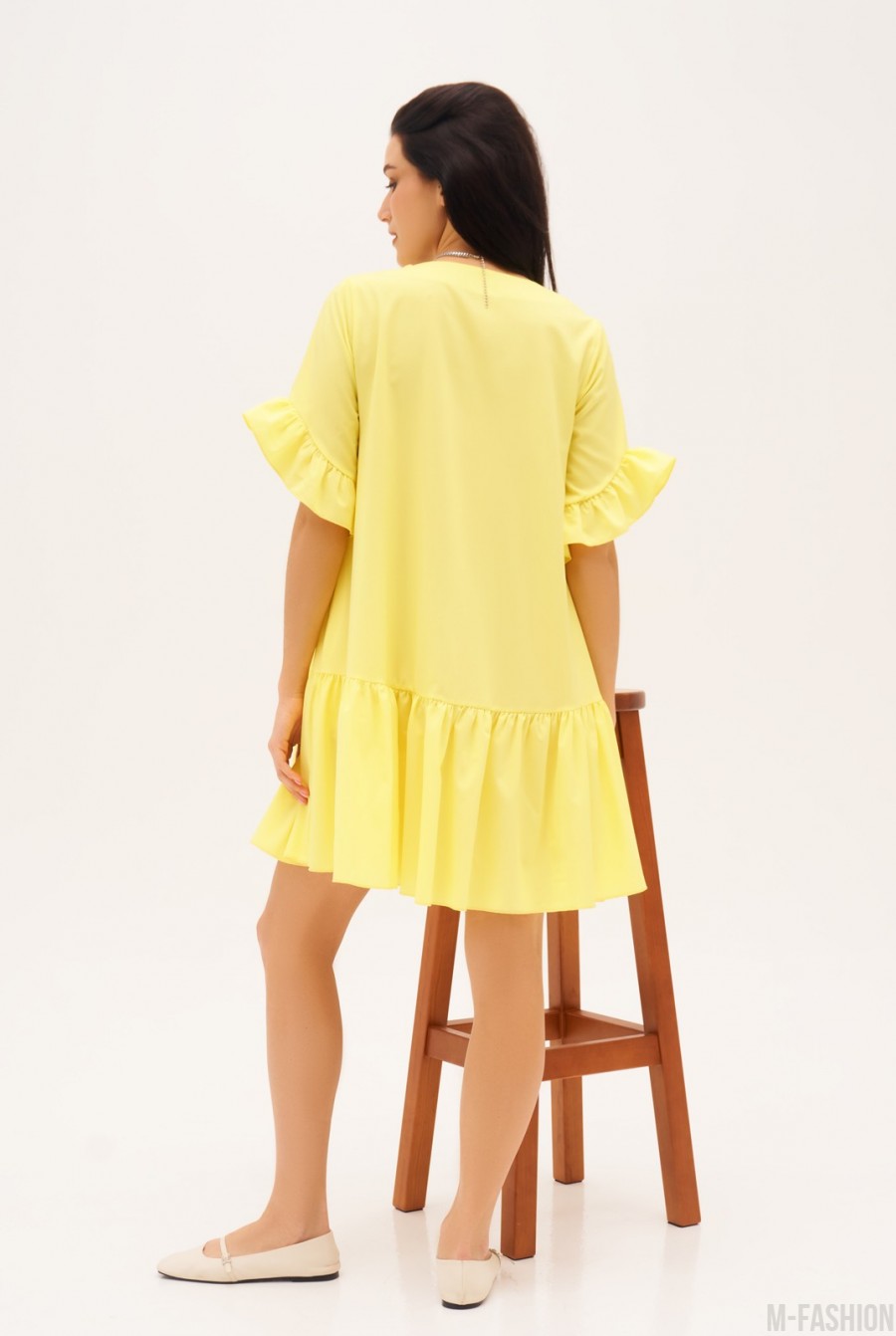 Желтое платье-трапеция с воланами- Фото 3