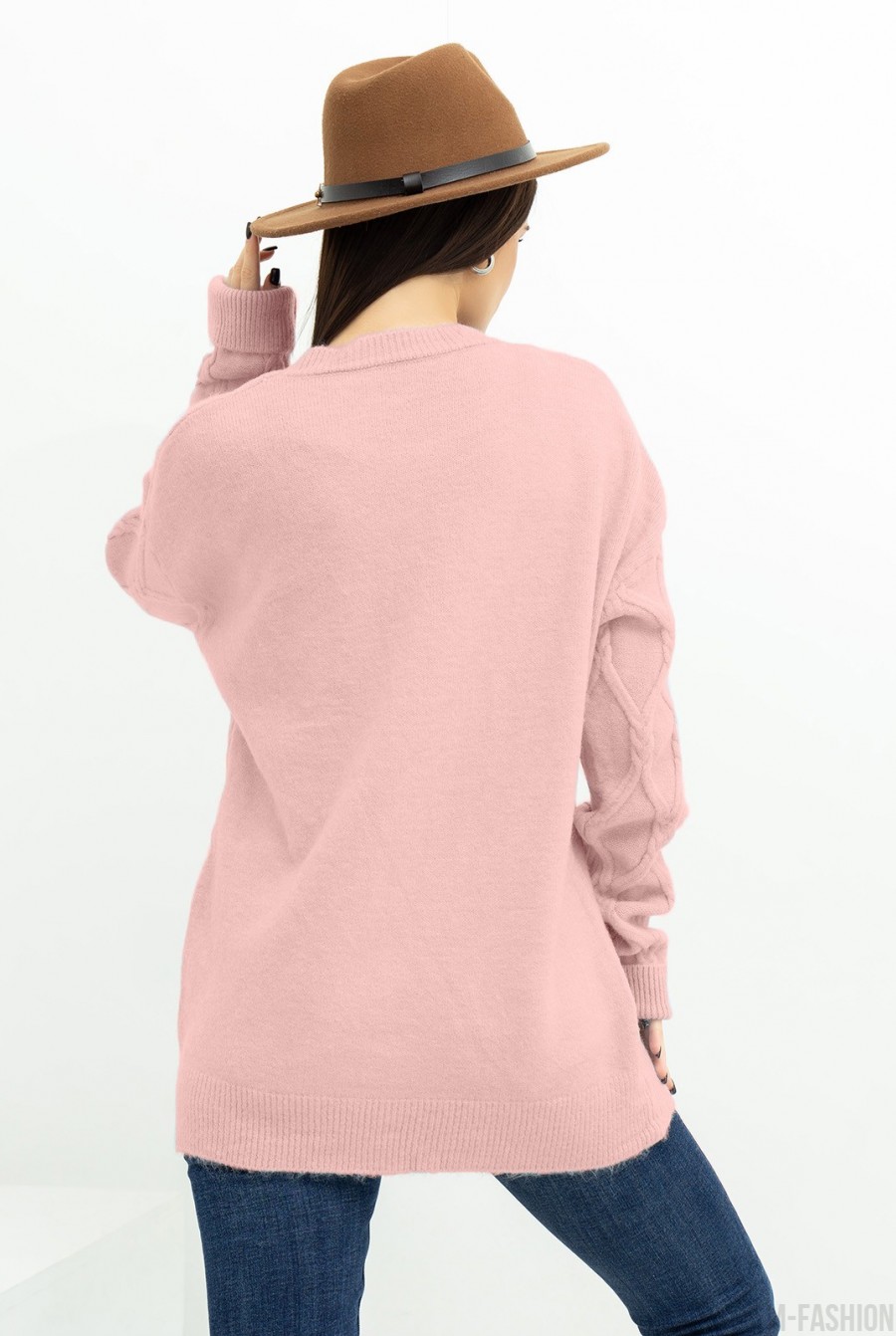 Розовый теплый свитер декорированный аранами- Фото 3