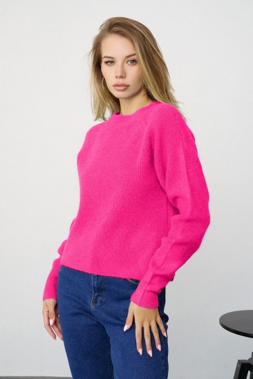 Малиновый шерстяной вязаный свитер
