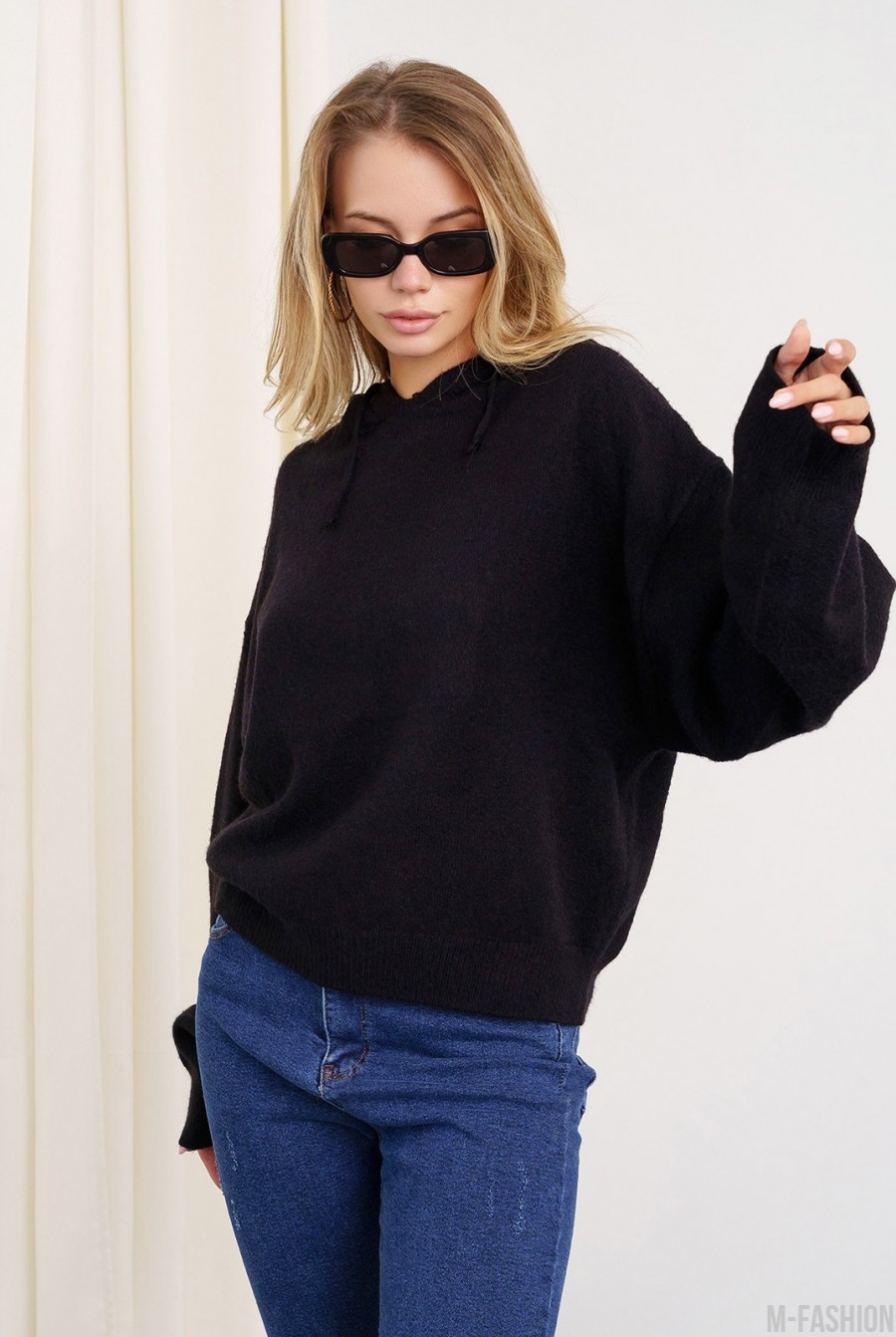 Черный ангоровый свитер с капюшоном- Фото 2