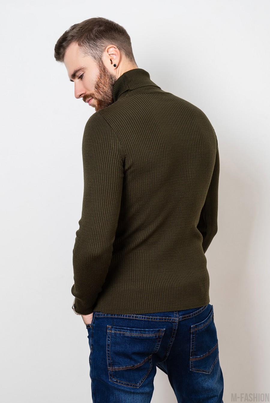 Шерстяной свитер цвета хаки с высоким горлом- Фото 3
