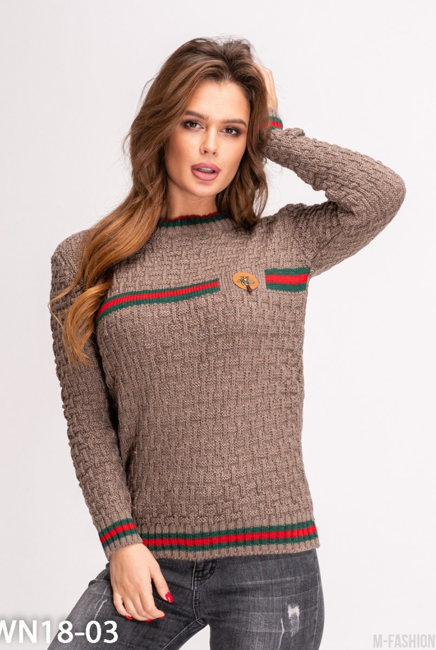 Коричневый шерстяной вязаный свитер с полосками и брошью - Фото 1