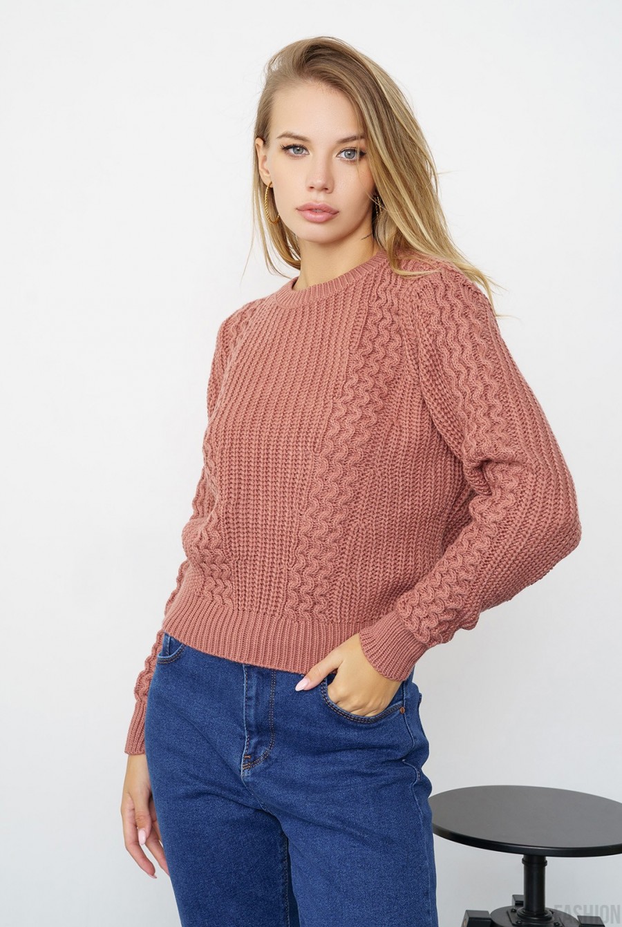Темно-розовый свитер объемной вязки - Фото 1