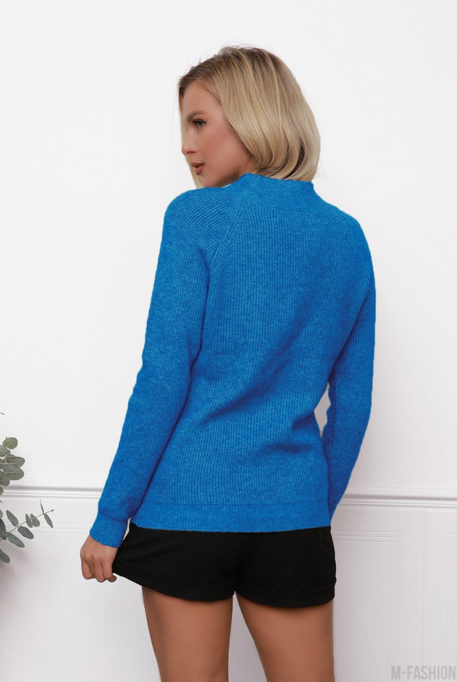 Шерстяной свитер фактурной вязки цвета электрик- Фото 3