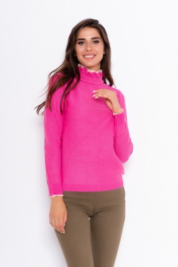 Ангоровый свитер с кружевной вставкой на воротнике