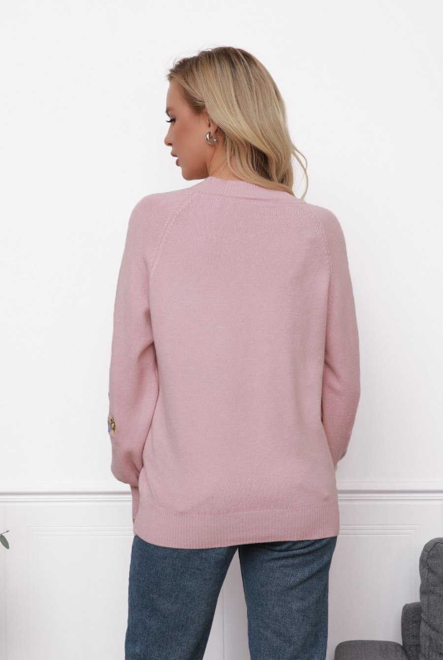 Розовый вязаный свитер с вышитыми цветами- Фото 3