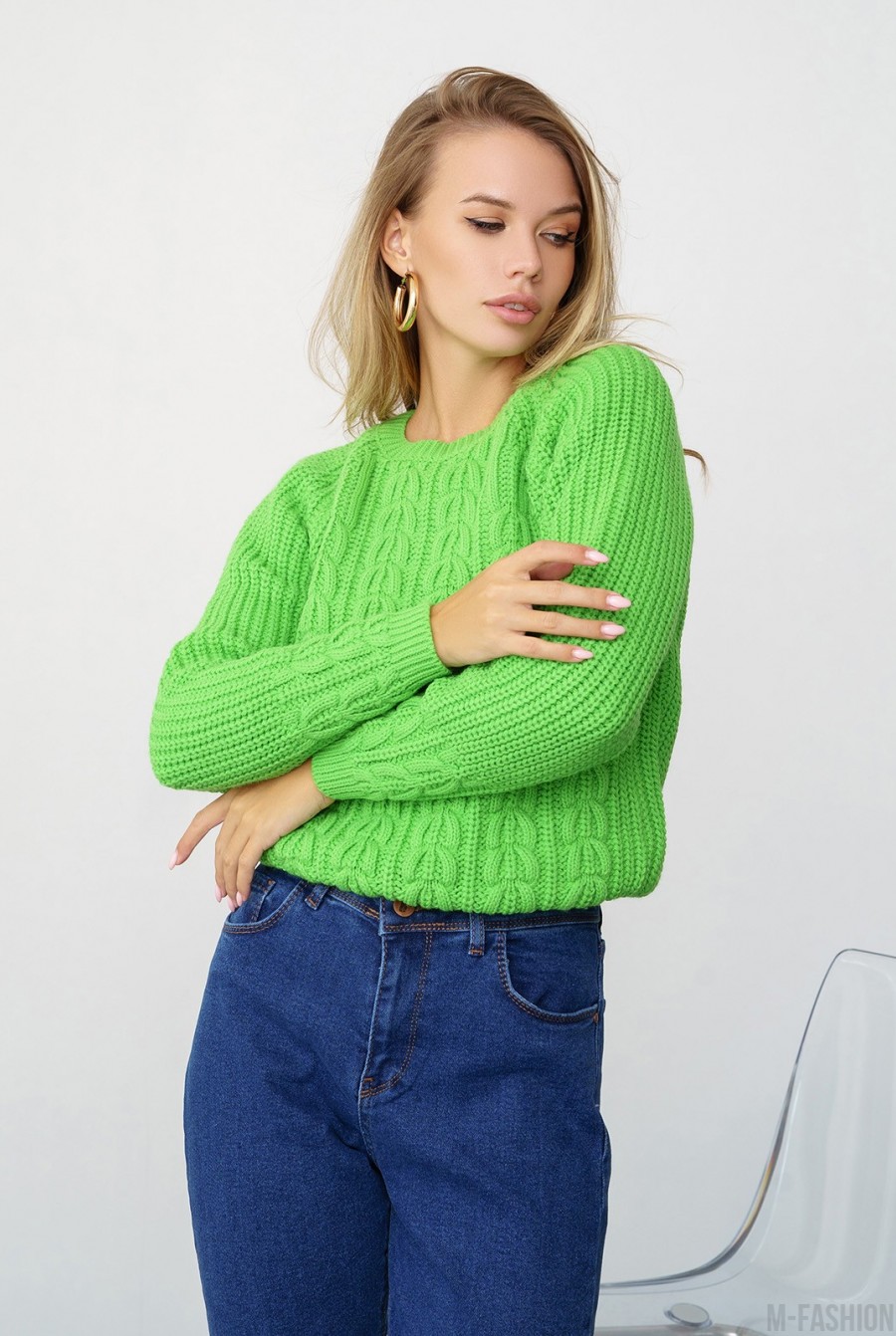 Салатовый вязаный свитер с аранами - Фото 1