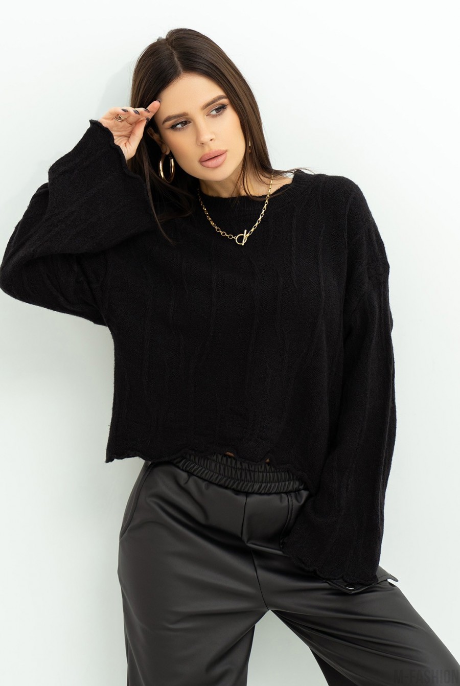 Черный свитер с расклешенными рукавами - Фото 1