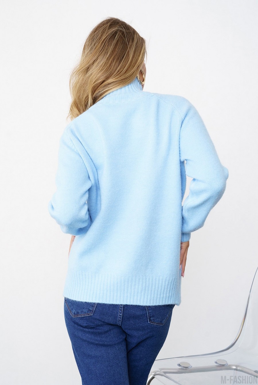 Голубой мохеровый вязаный свитер с пуговицами на горловине- Фото 3