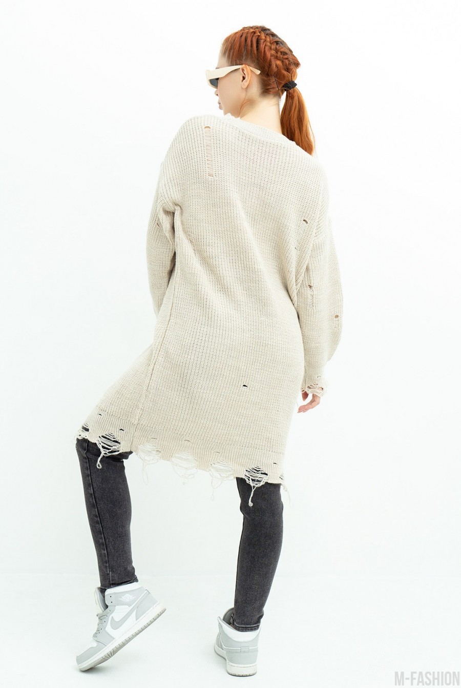 Бежевый длинный свитер-платье с перфорацией- Фото 2