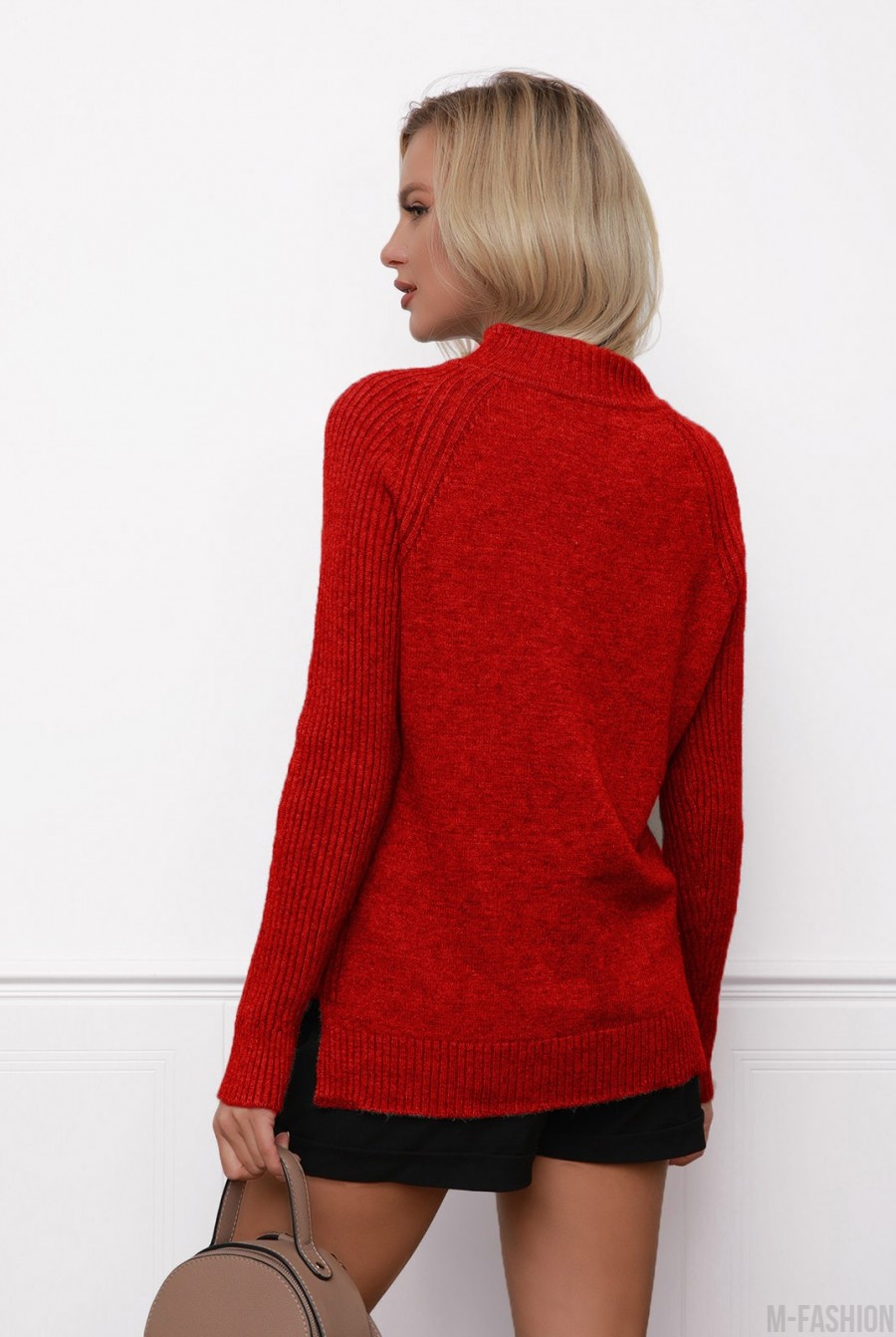 Красный шерстяной свитер с фактурными вставками- Фото 3