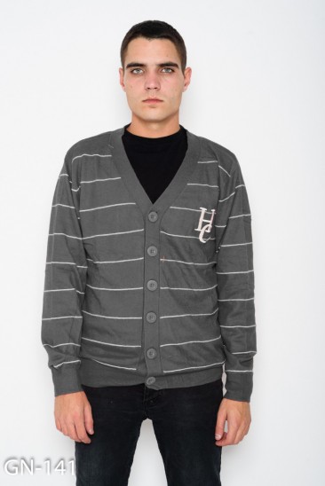 Серый ангоровый свитер с пуговицами и глубоким V-образным вырезом